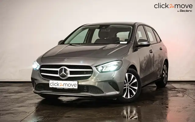Mercedes-Benz B 180