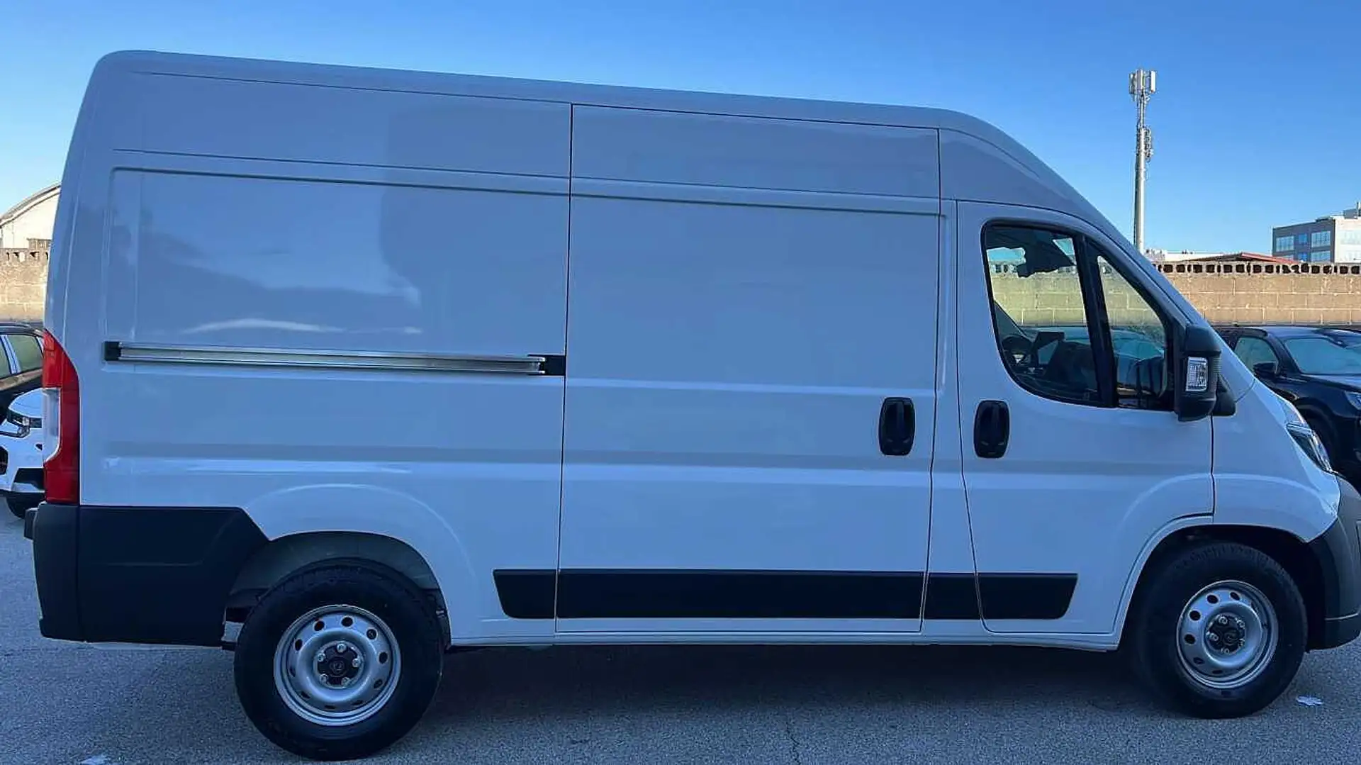 Peugeot Boxer Nuovo Boxer L2h2 333 2.2 BlueHDi 140 cv Bianco - 2