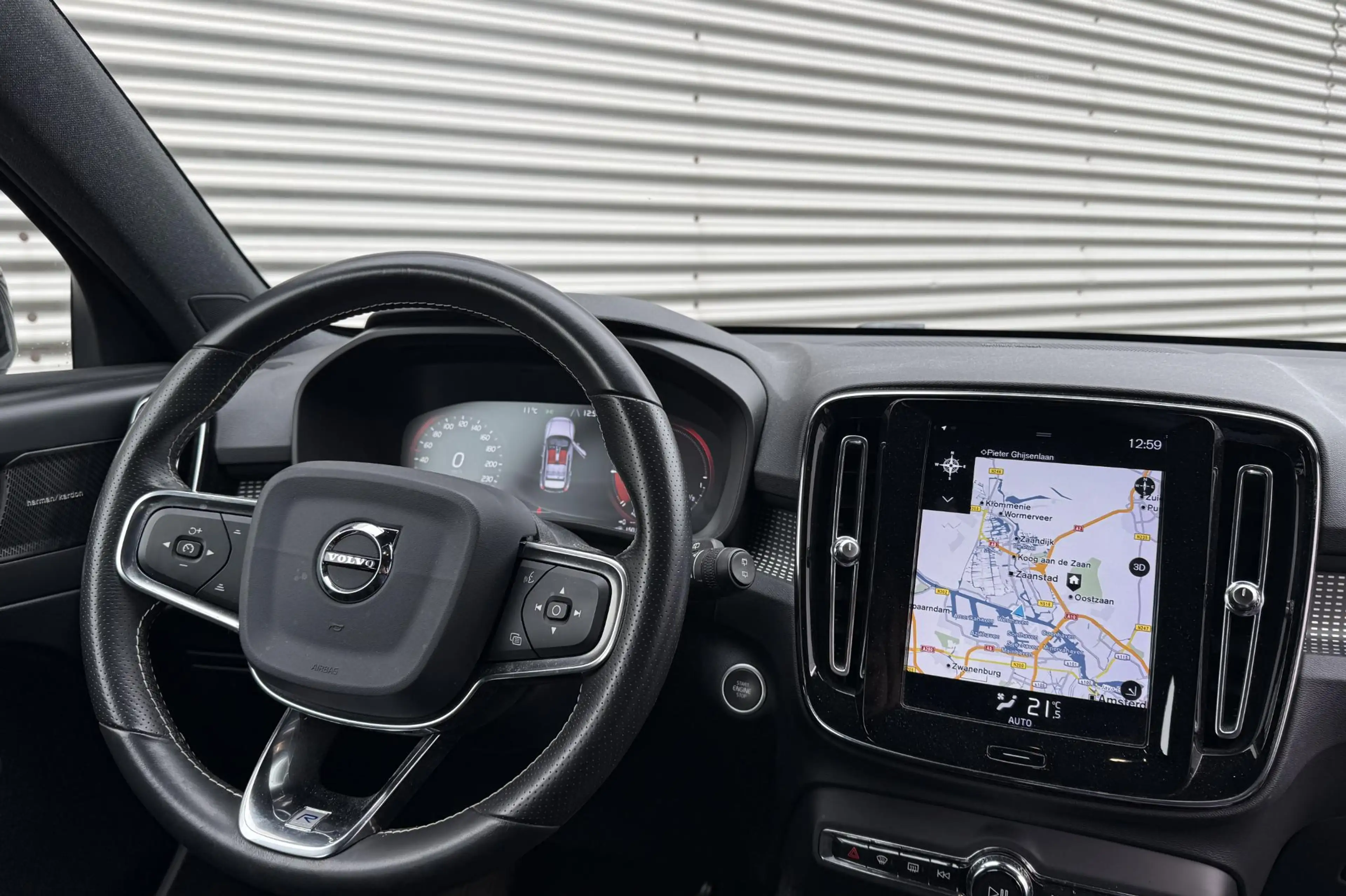Volvo XC40 T5 Twin Engine R-Design — photo 9