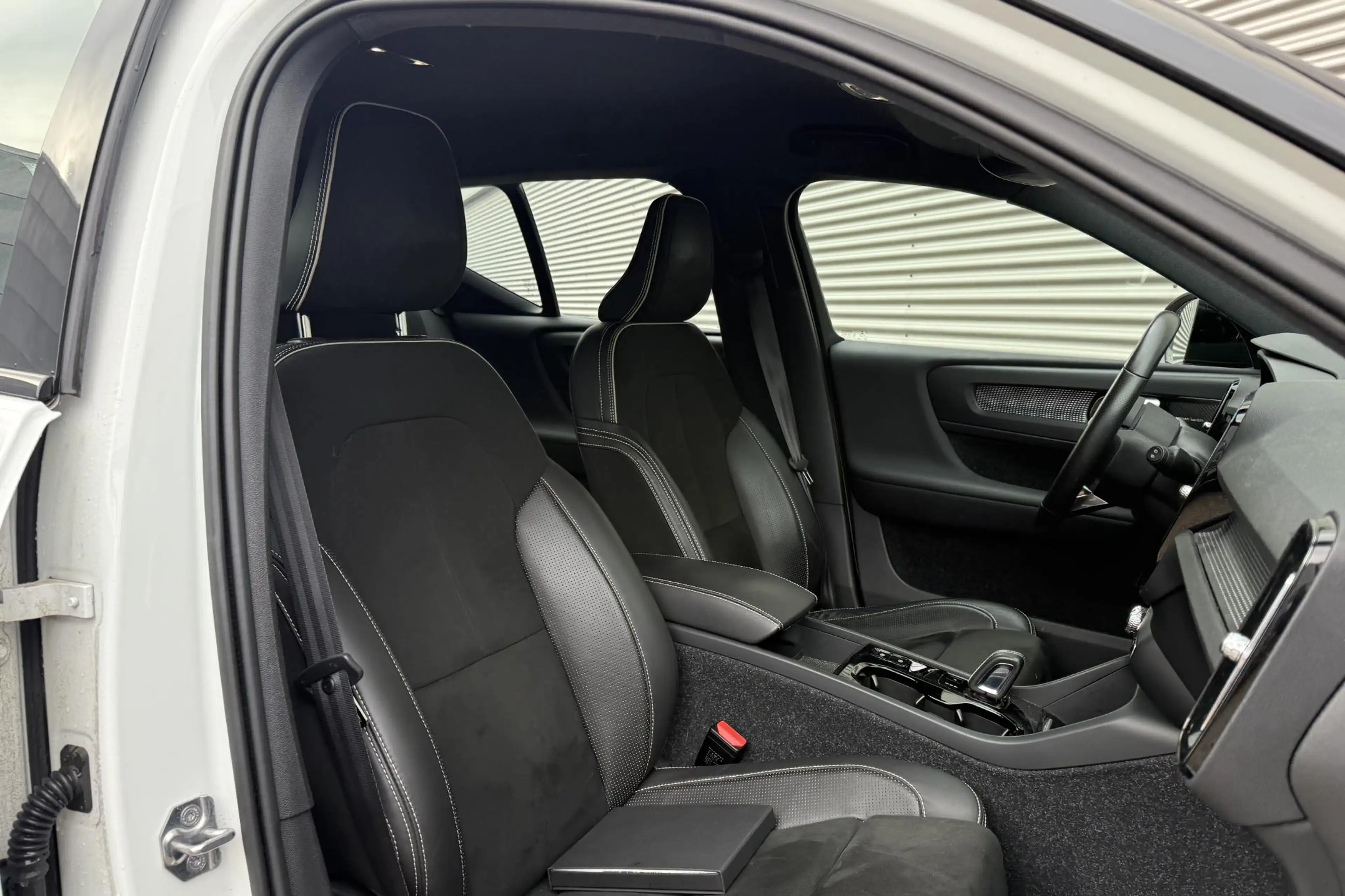 Volvo XC40 T5 Twin Engine R-Design — photo 8