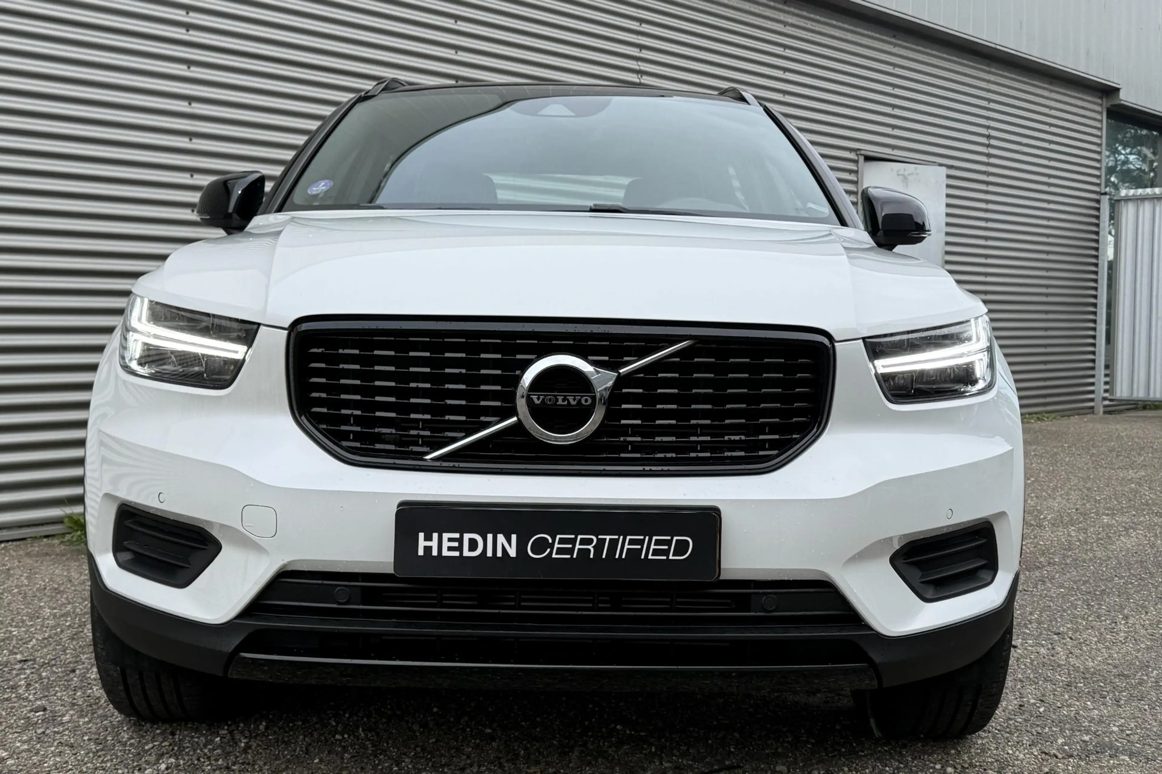 Volvo XC40 T5 Twin Engine R-Design — photo 3