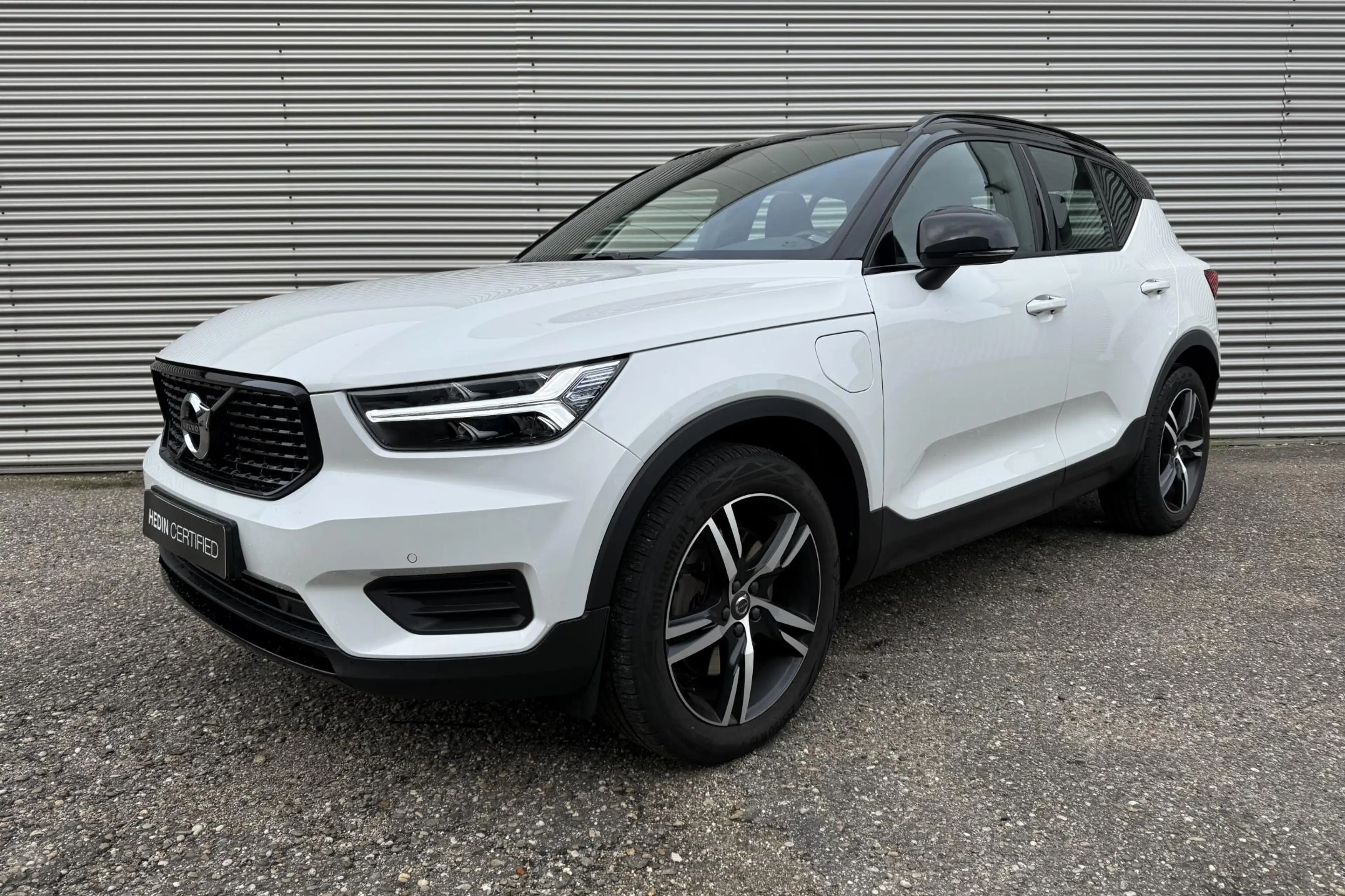 Volvo XC40 T5 Twin Engine R-Design — photo 2