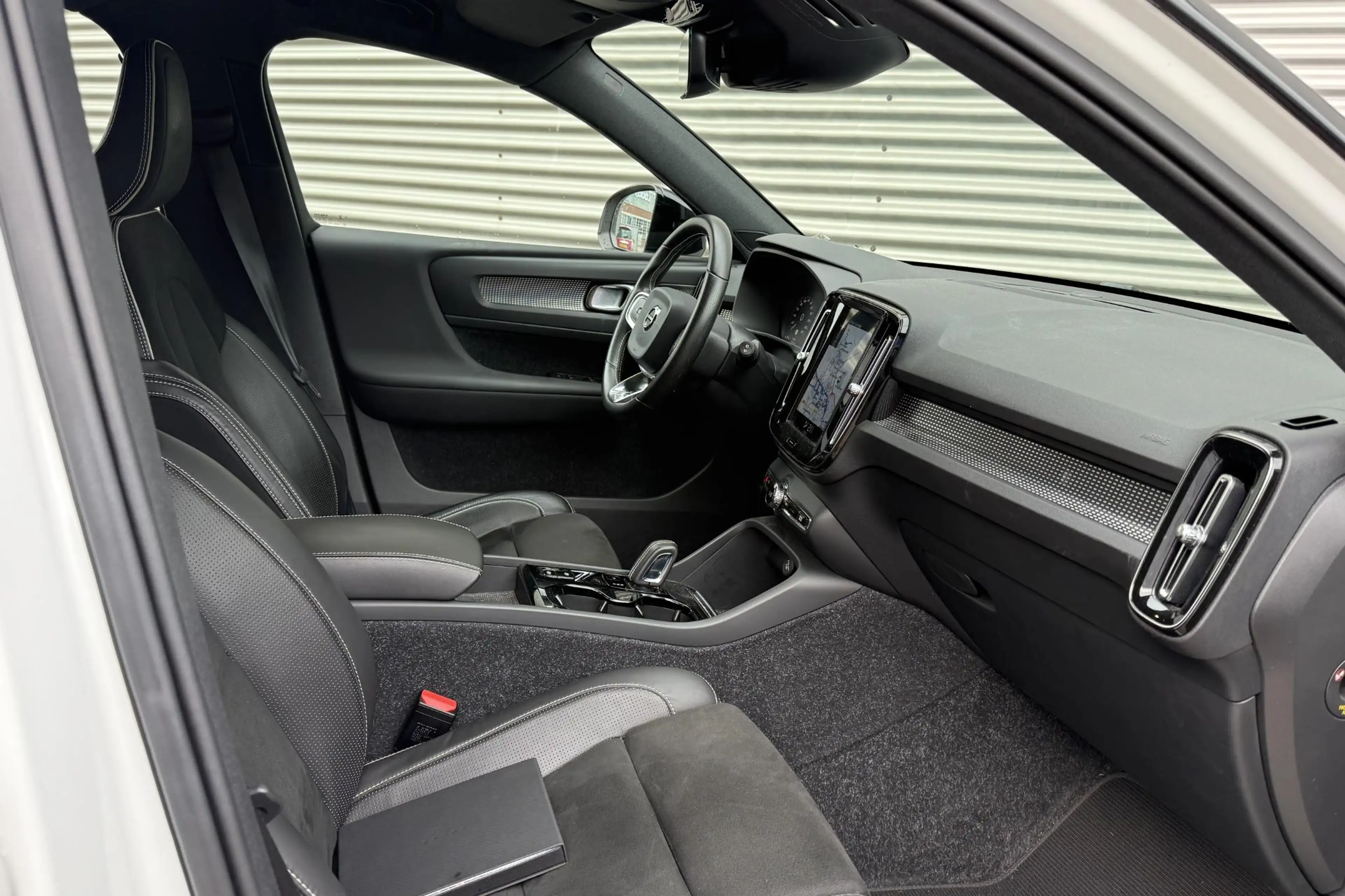 Volvo XC40 T5 Twin Engine R-Design — photo 7