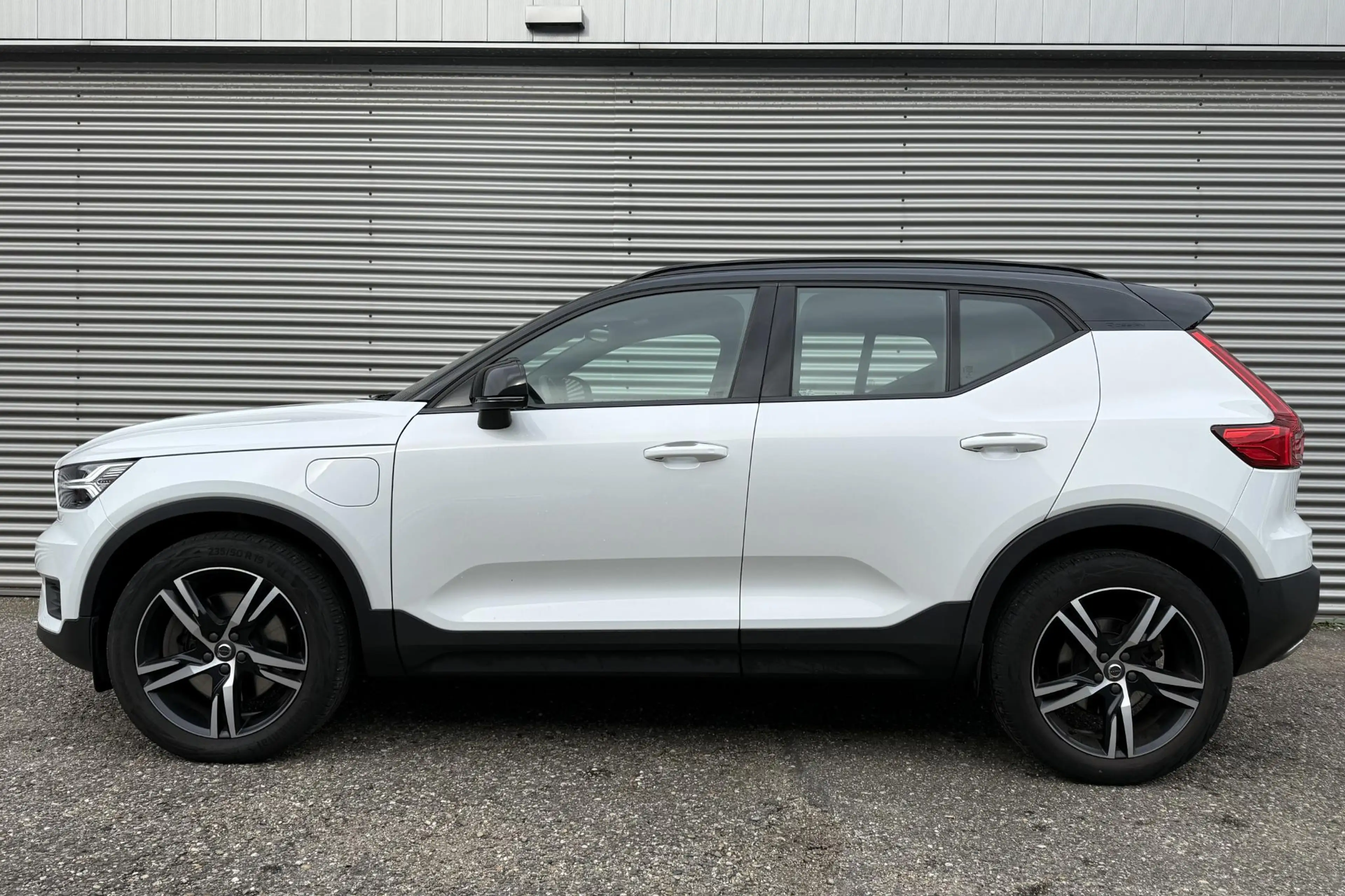 Volvo XC40 T5 Twin Engine R-Design — photo 5