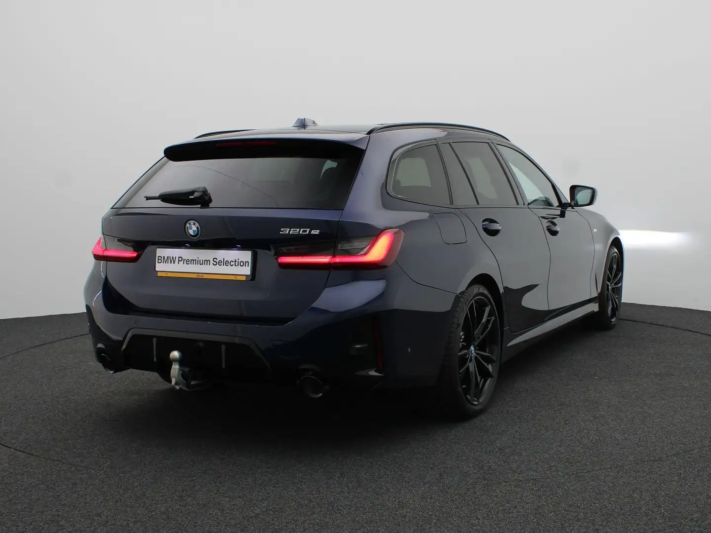 BMW 320 3 Serie Touring 320e M Sportpakket Pro | Travel Pa Blauw - 2