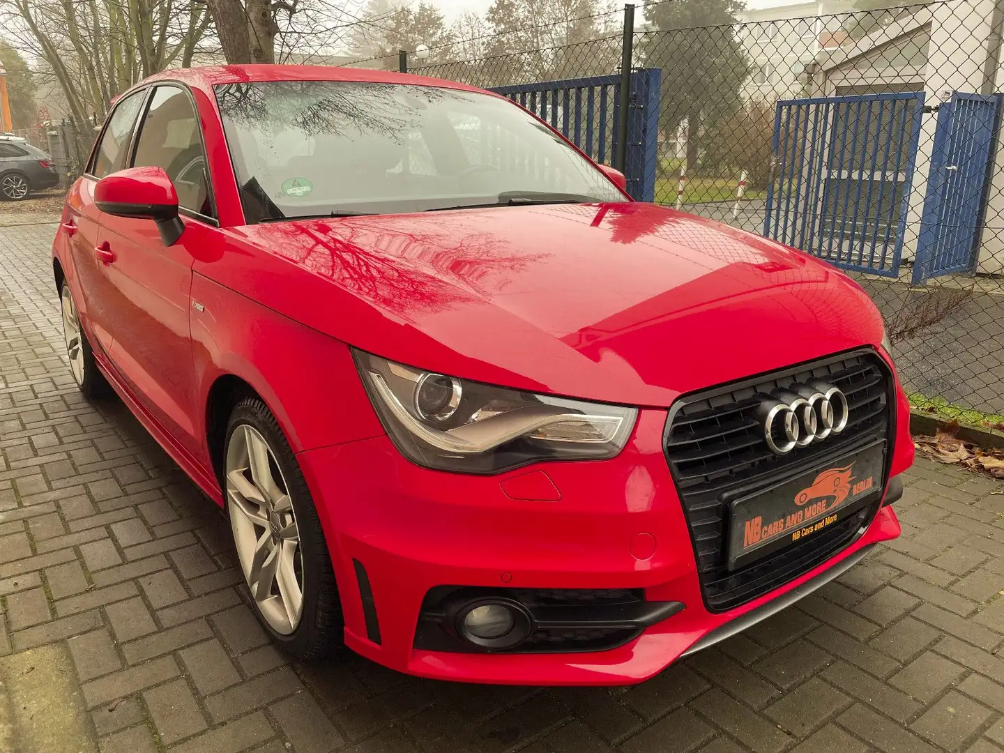 Audi A1 Sportback S line edition + S line Sportpaket Rot - 1