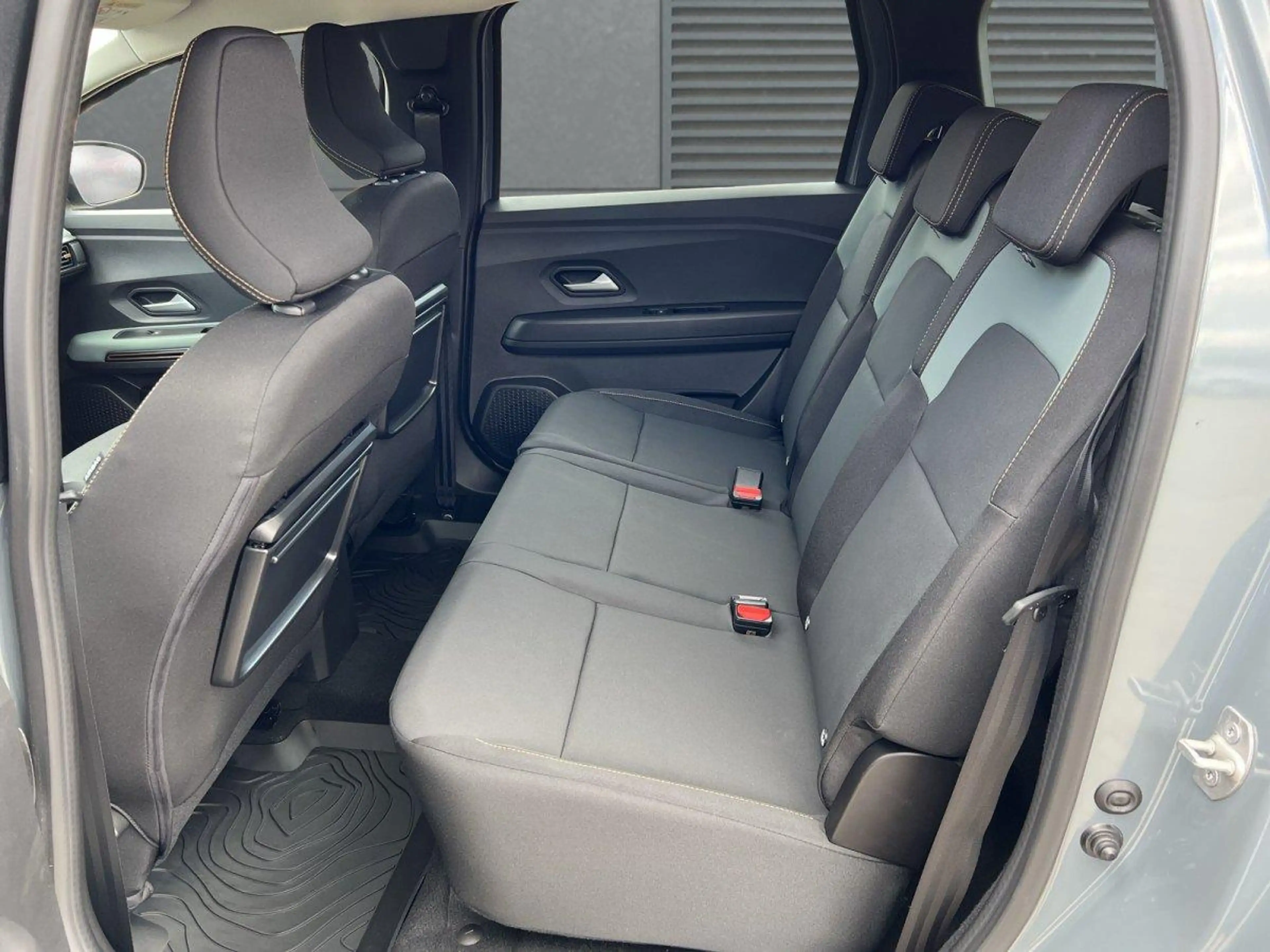 Dacia Jogger Extreme 5-S SHZ+LKHZ+Carplay ECO-G 120 auto 90 ... — photo 6