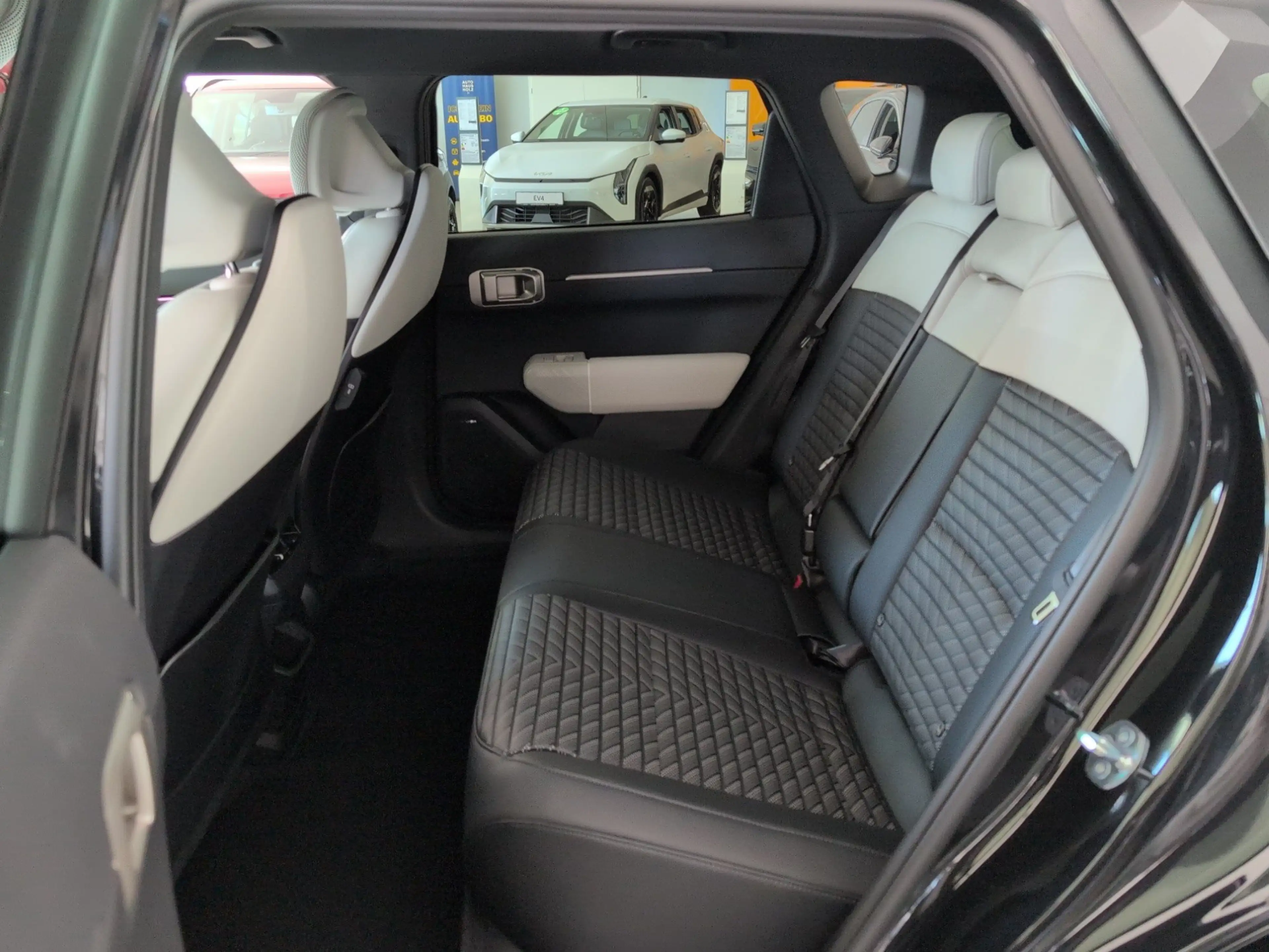 Kia EV4 GT-Line 81 FWD Comfort Navi LED — photo 9