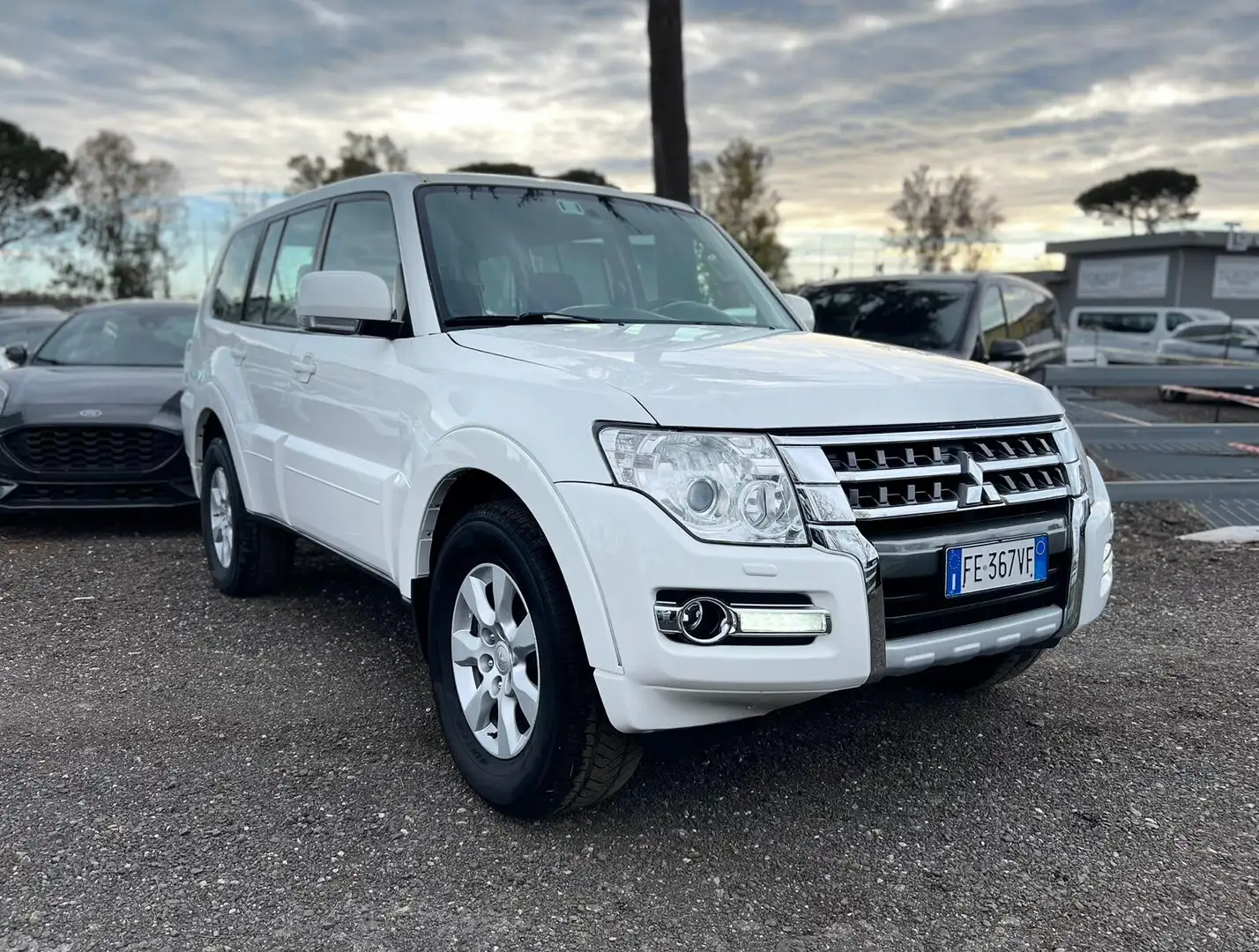 Mitsubishi Pajero 3.2 DI-D 16V aut. 5p. Intense DPF Blanc - 1