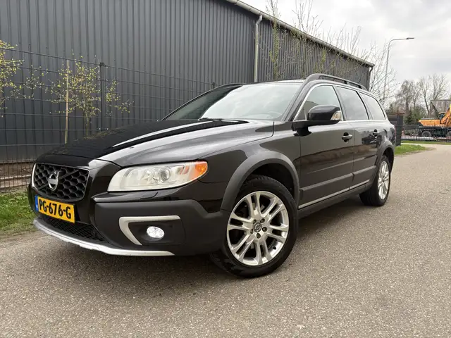 Volvo XC70 2.4 D5 Summum / AUTOMAAT / SCHUIFDAK / NAVI / CRUI