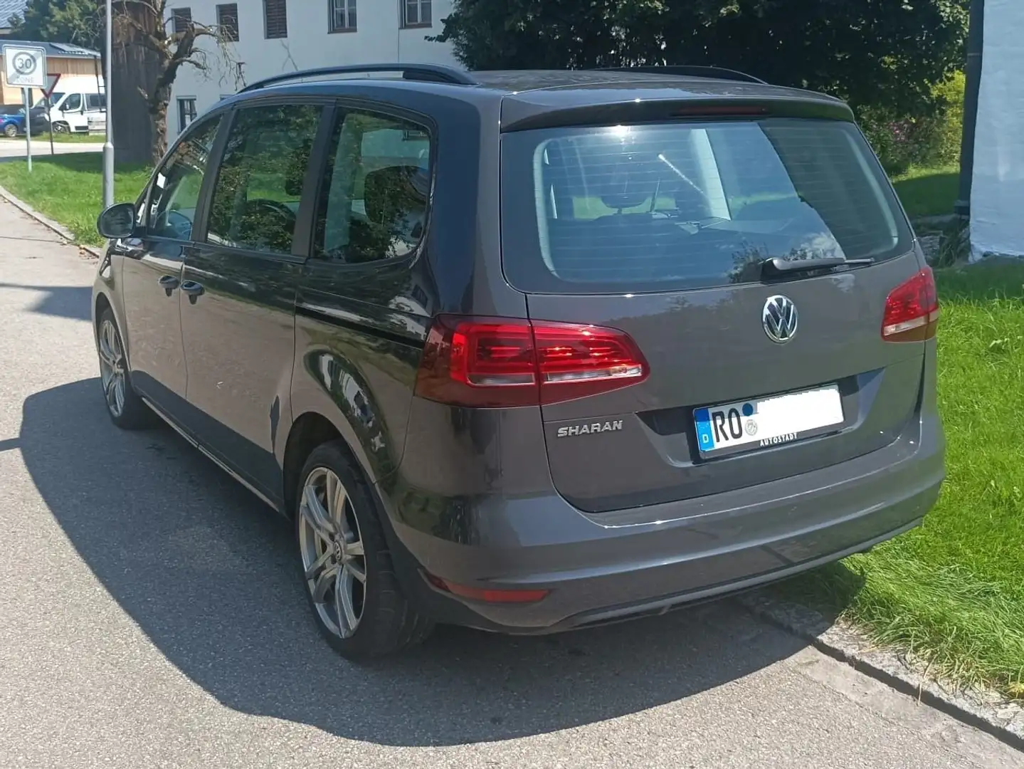 Volkswagen Sharan Sharan Diesel 2.0 TDI SCR 7-Sitzer, viele Extras Grau - 2