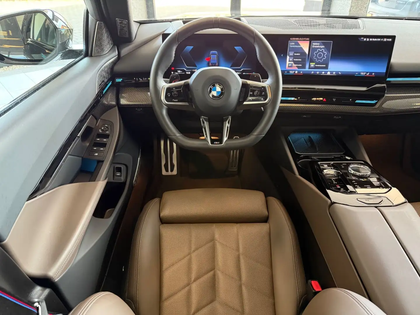 BMW 520 d xDrive M Sport Pano B&W. Head Up Nachtsicht Black - 2