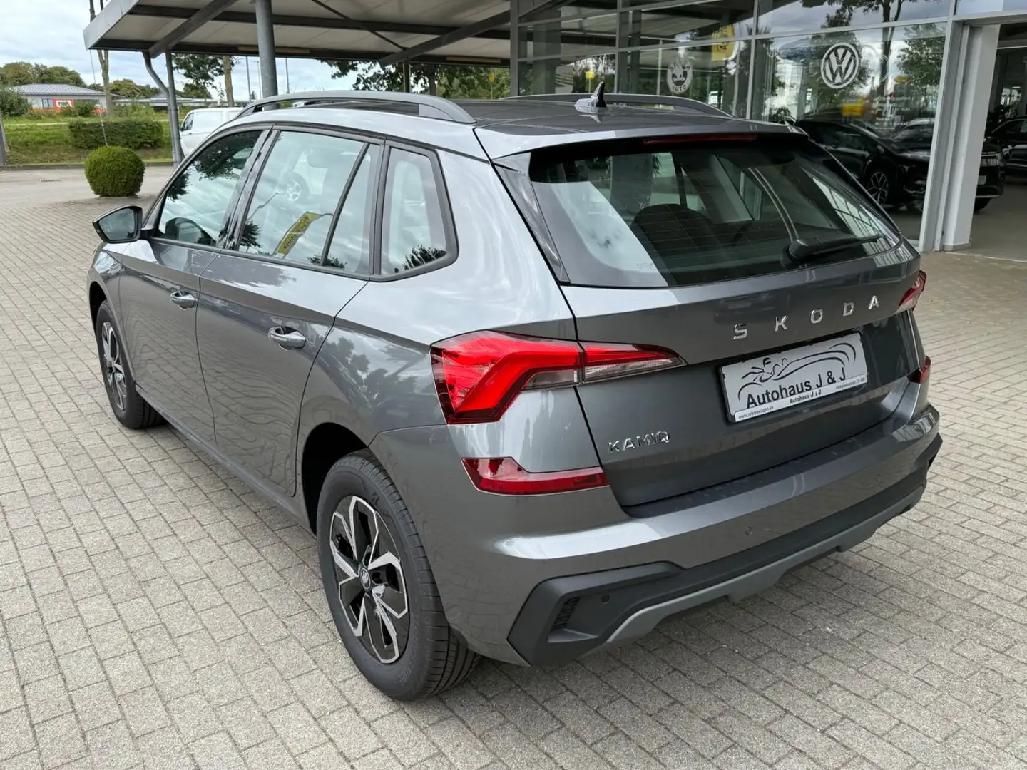 Skoda Kamiq Selection 1.0TSI DSG Kamera/SHZ/PDC/App/ Grau - 2
