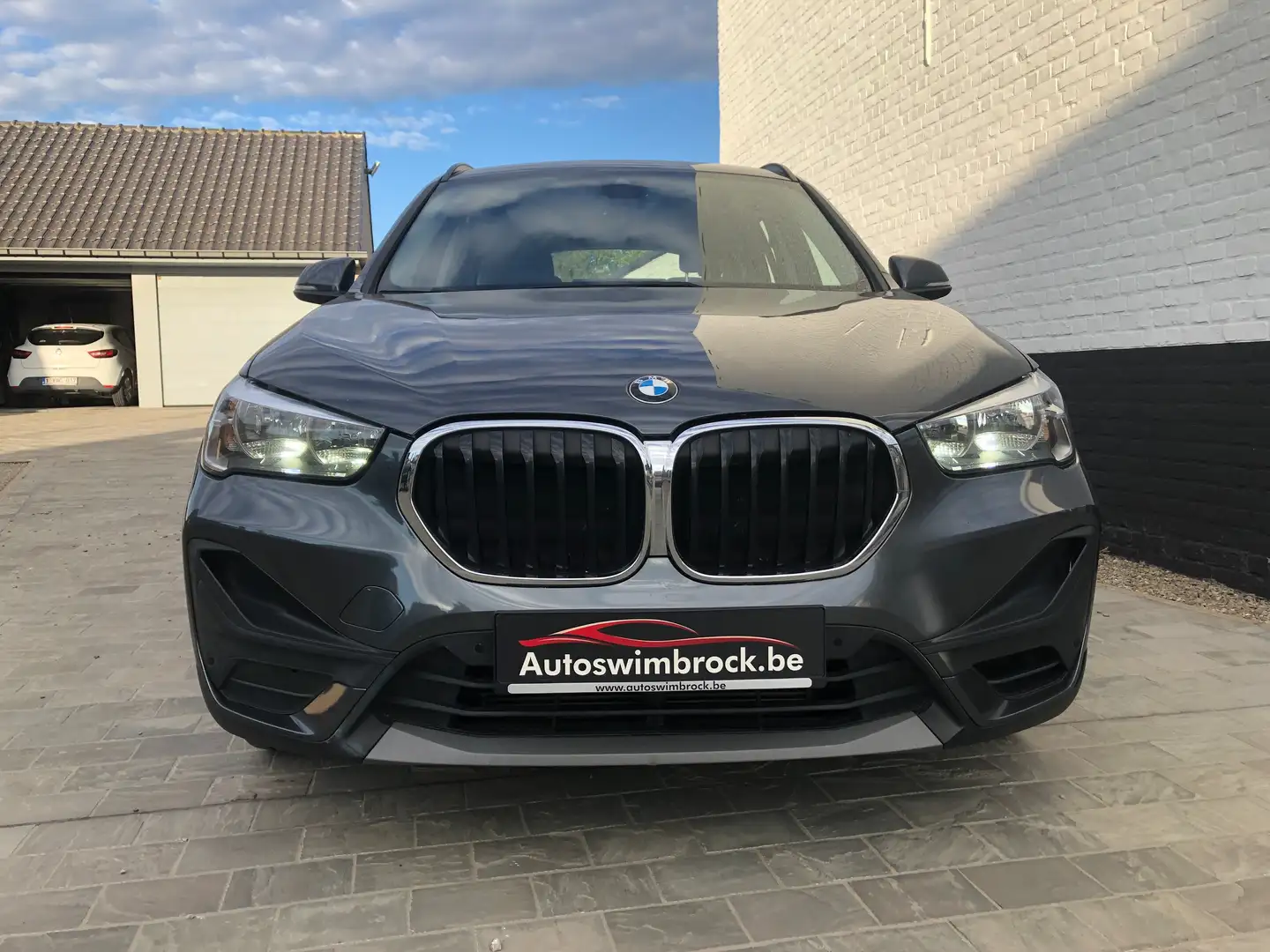 BMW X1 X1 sDrive18i Aut. Gris - 2