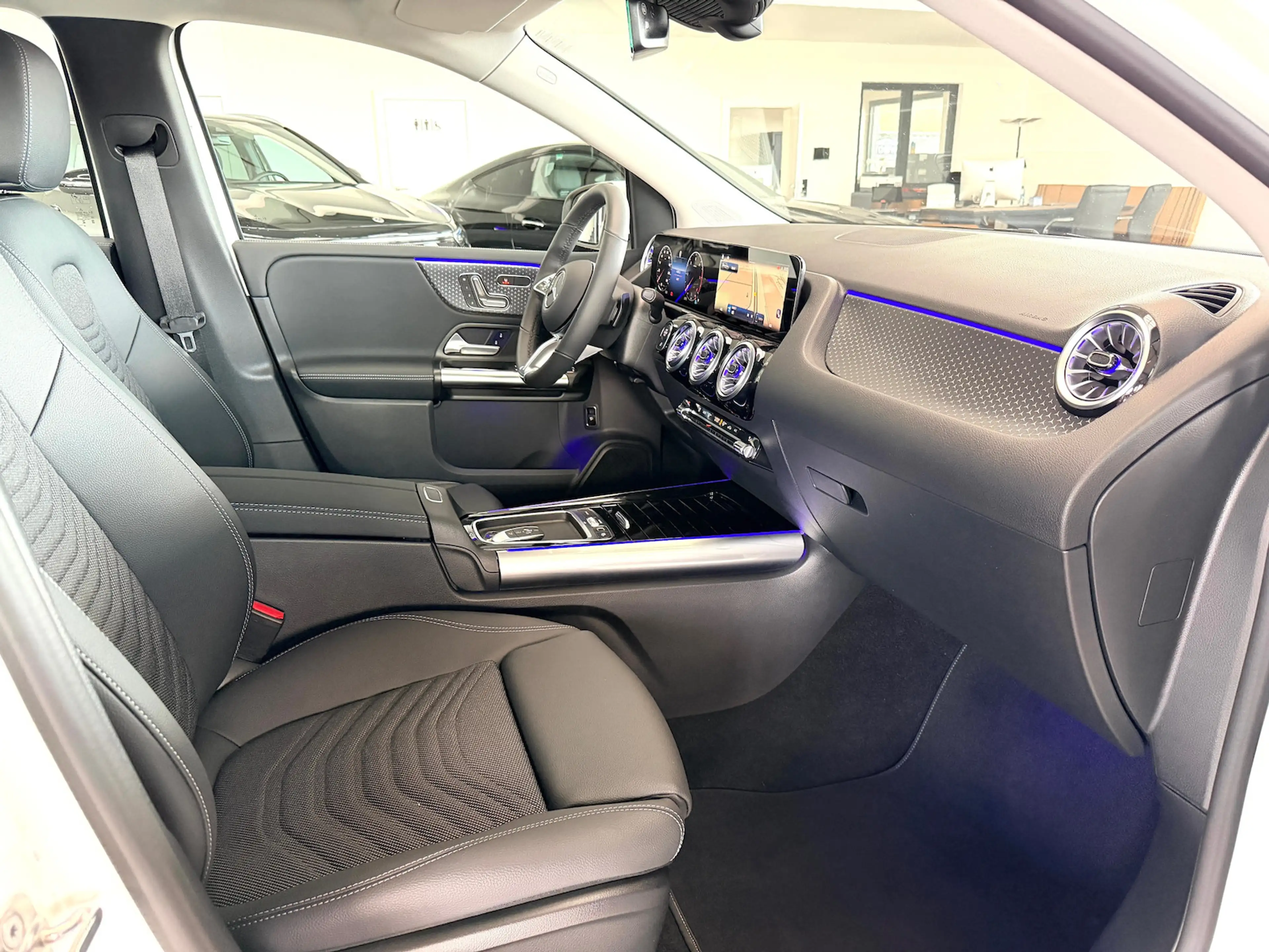 Mercedes-Benz B 220 d Urban Kamera AHK Memory KEYLESS-GO MBUX LED 8G T — photo 9