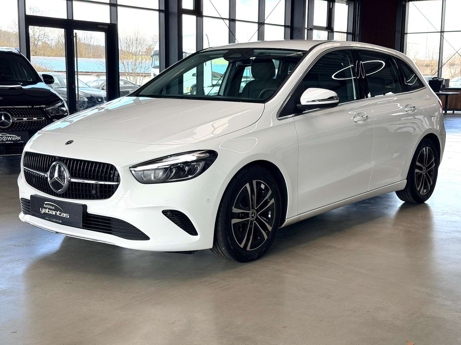 2025 Mercedes Benz B 220