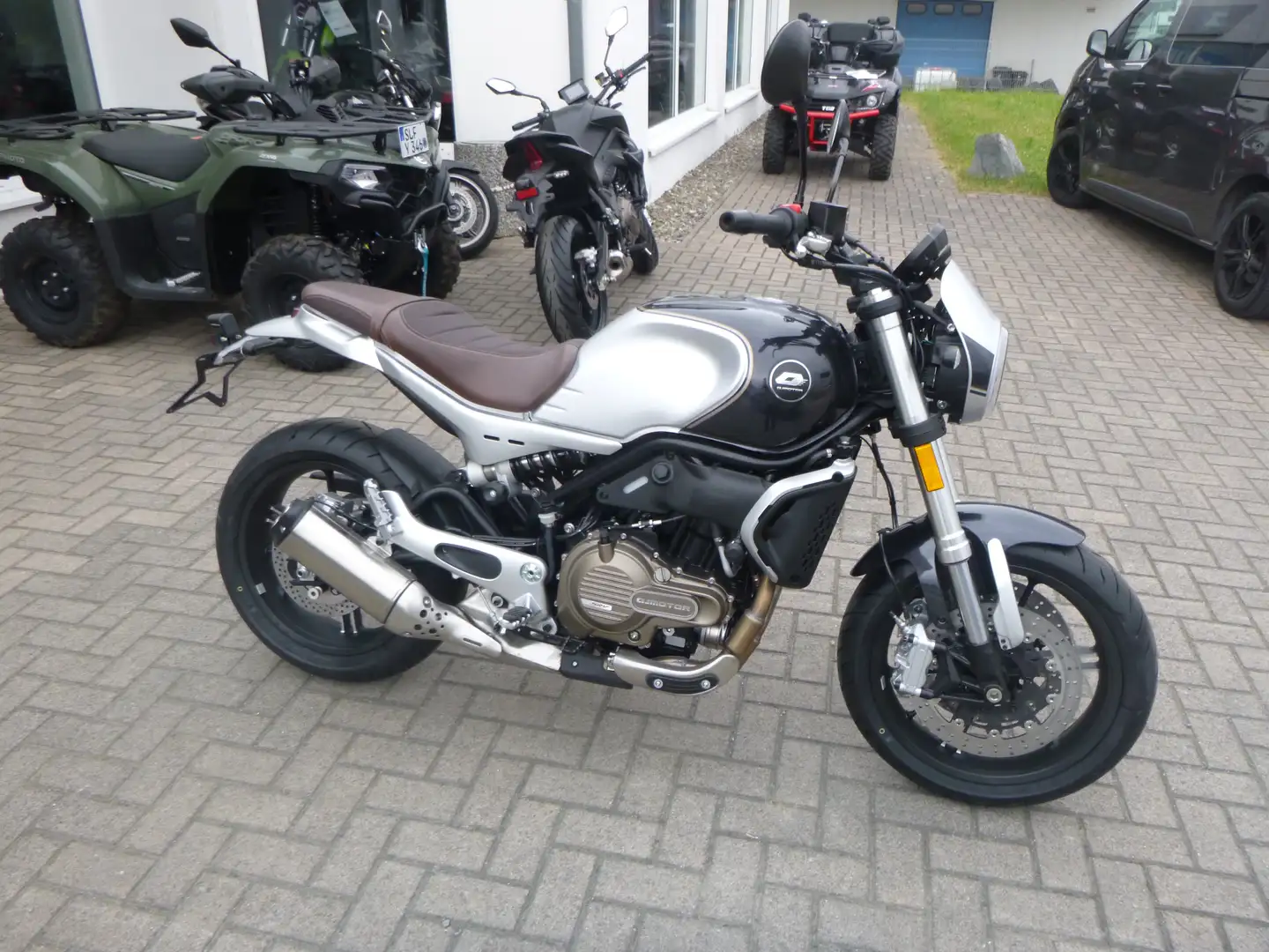 QJ Motor SRV 550 SRV 550 Negro - 1