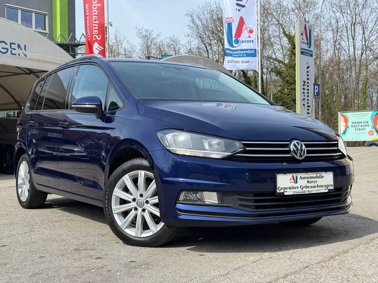 Volkswagen Touran Comfortline 1,6 SCR TDI+Navi+7 Sitze+Panoramadach Blau - 1