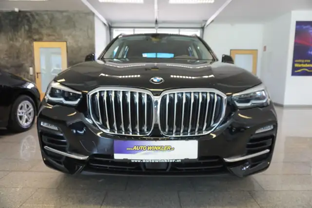 BMW X5 view 2
