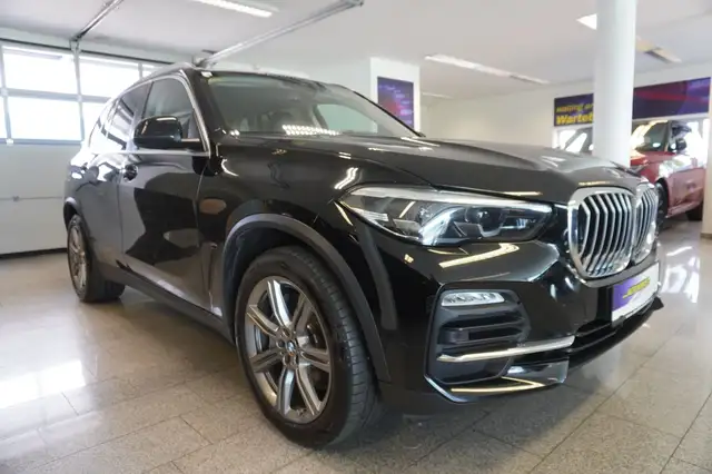 BMW X5 view 3