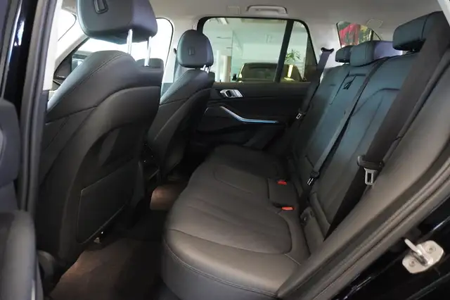 BMW X5 view 9