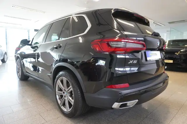 BMW X5 view 4