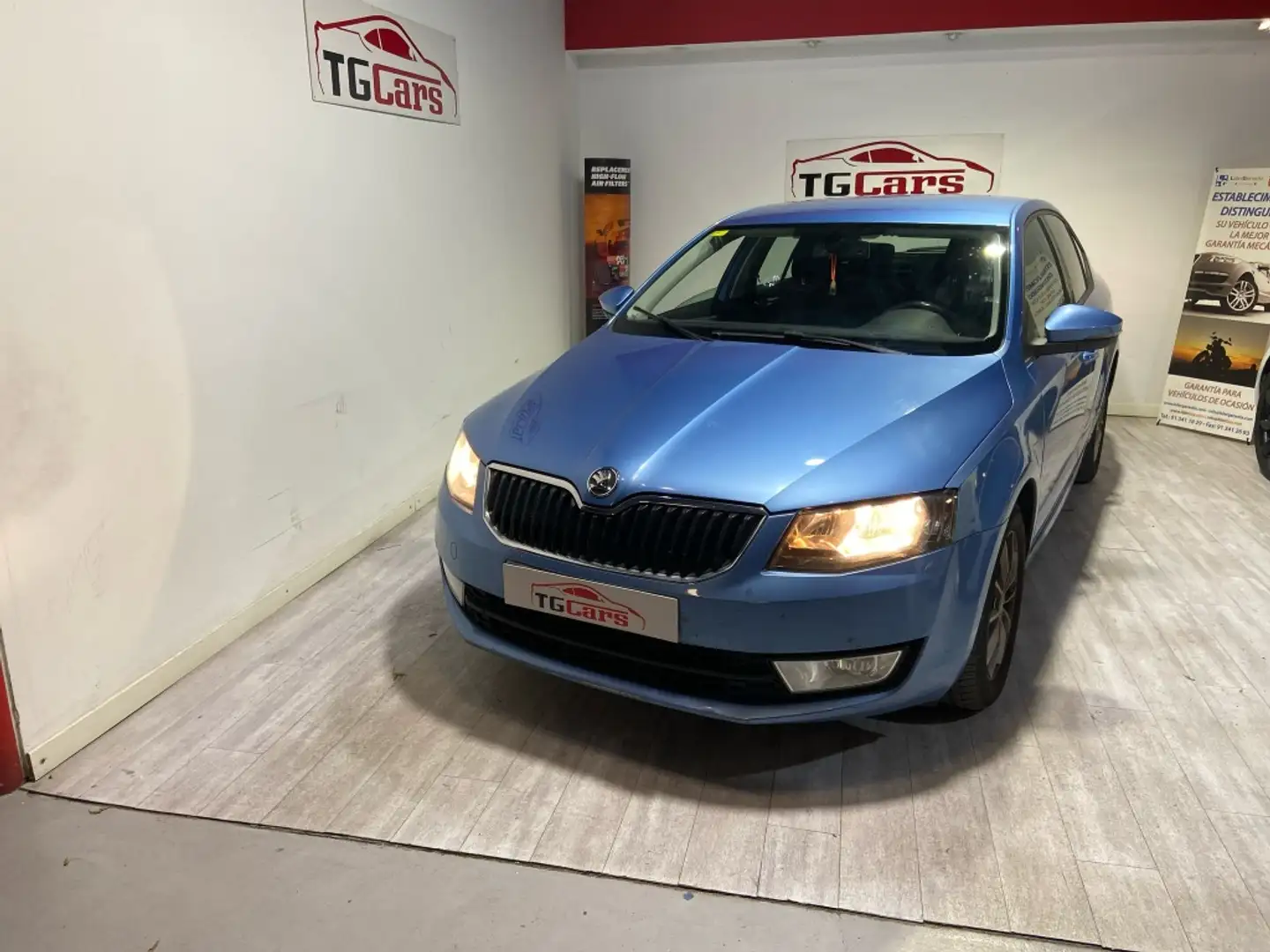 Skoda Octavia 1.6TDI CR Elegance DSG 105 Bleu - 2