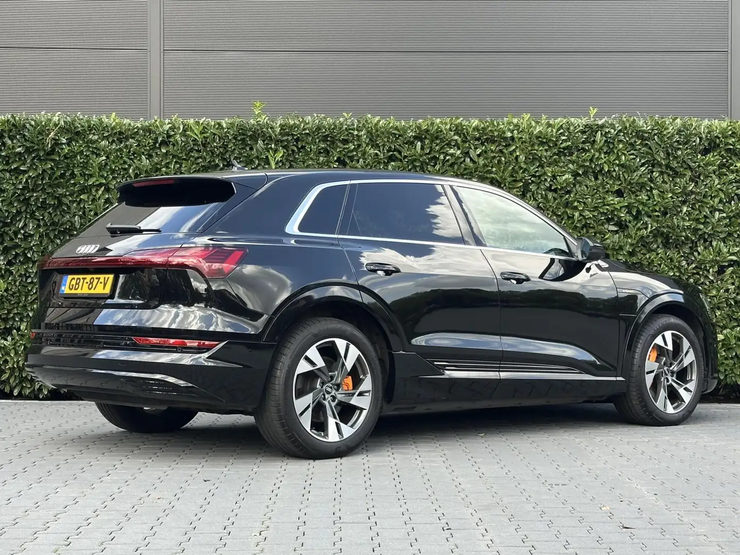Audi e-tron 50 quattro S edition 71 kWh, B&O, DAB+, 360 CAMERA Zwart - 2