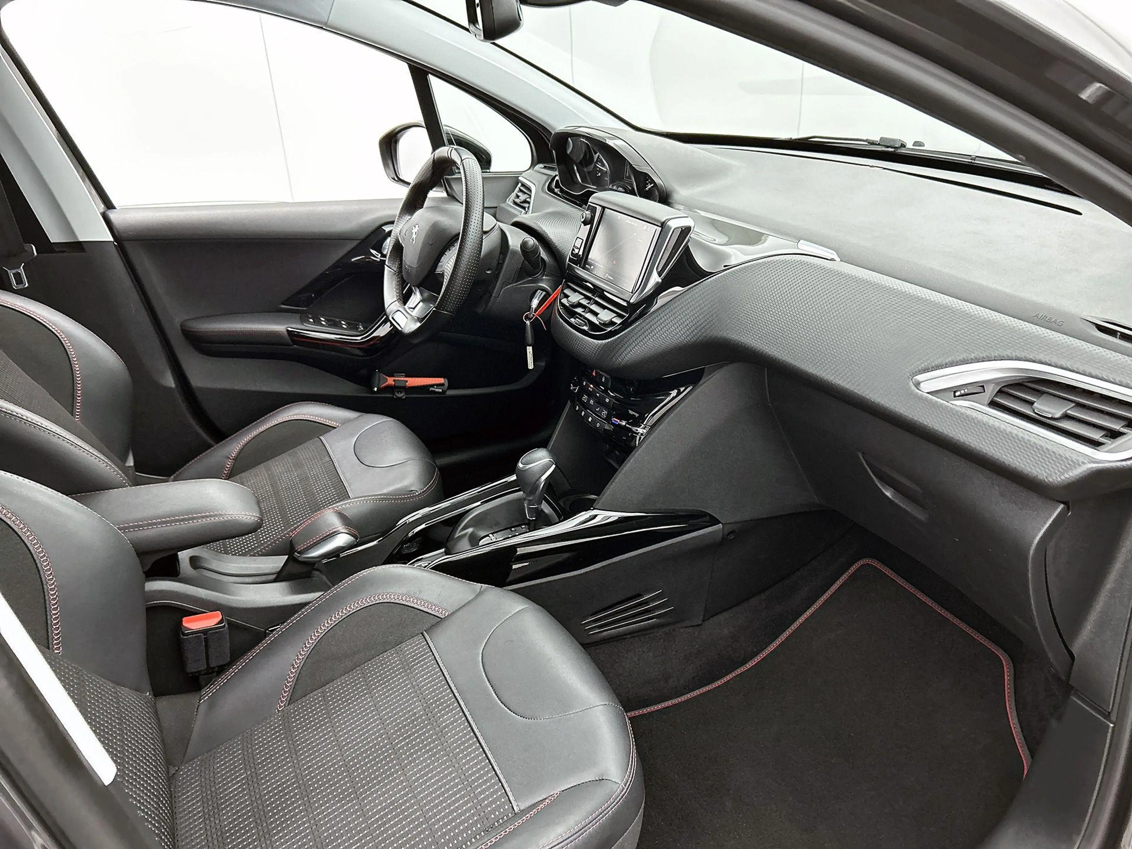 Peugeot 2008 1.2 110pk GT-Line Automaat | Navigatie | Climate C — photo 12