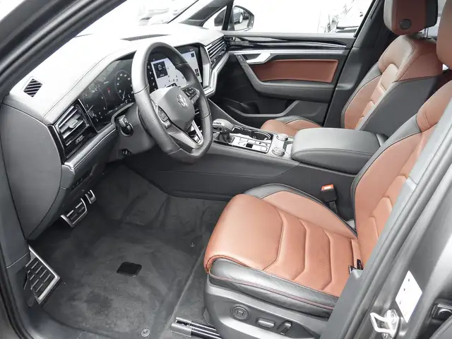 Volkswagen Touareg view 13