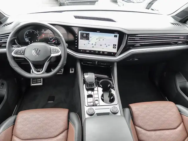 Volkswagen Touareg view 8