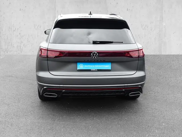 Volkswagen Touareg view 5