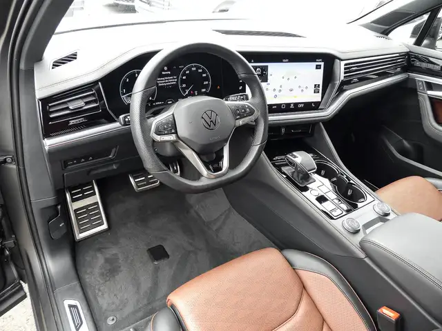 Volkswagen Touareg view 7