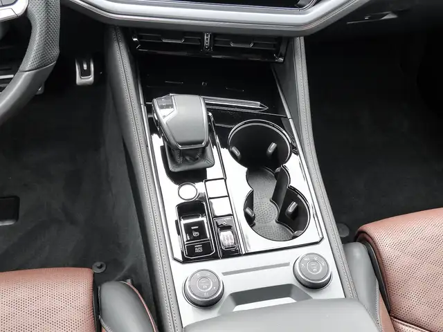 Volkswagen Touareg view 11
