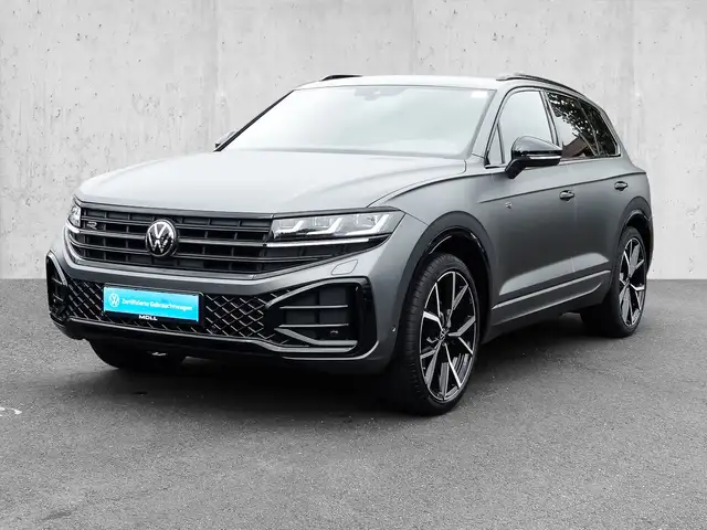 Volkswagen Touareg view 2