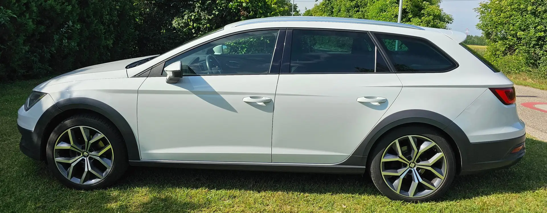 SEAT Leon ST X-Perience 2,0 TDI DSG 4Drive Weiß - 1