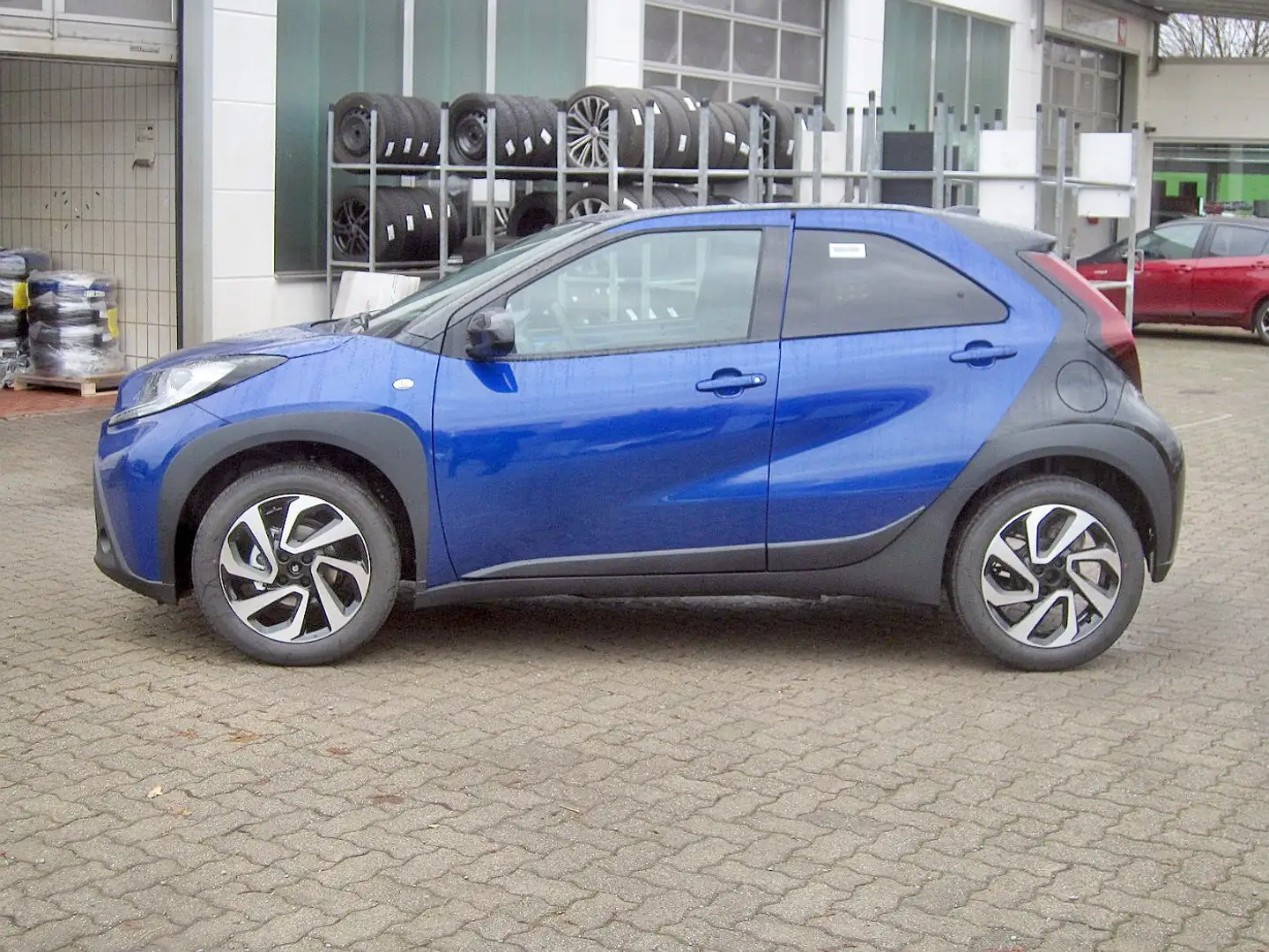 Toyota Aygo X 1.0 VVT-i Team D Kamera, AppleCarPlay, BT Blau - 2