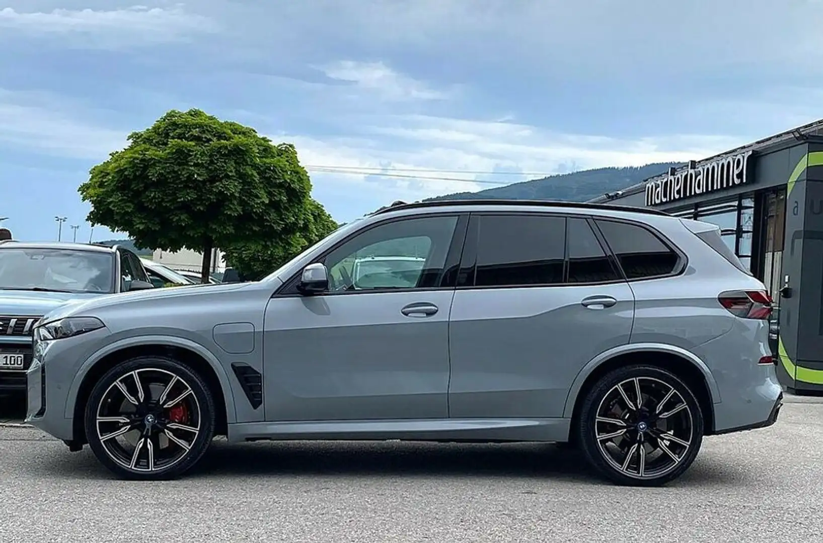 BMW X5 50e xDrive*M-Paket*AHK*INNO*PANO*H&K*LUFT* Grijs - 2