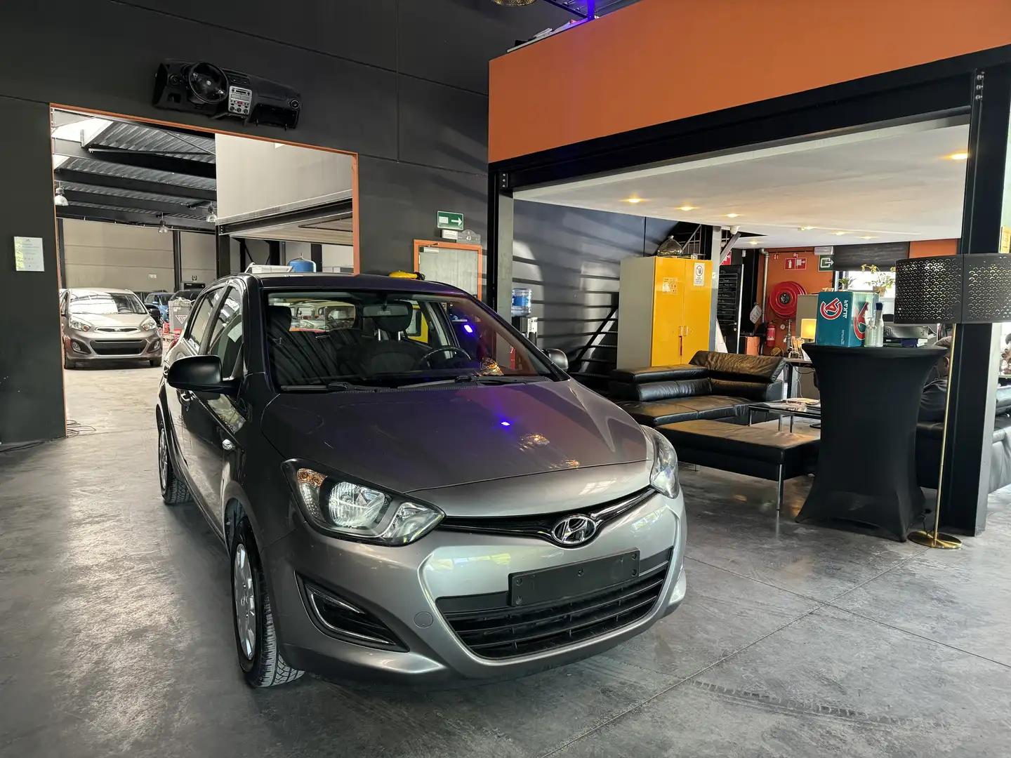 Hyundai i20 1.2i -  5 PORTES - RADIO CD/MP3 - ATTCH REMORQUE Gris - 1