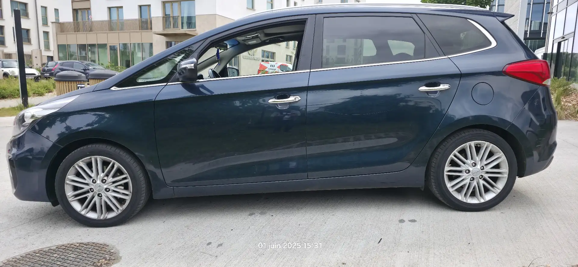 Kia Carens 1.7 CRDi Navi Edition - 2