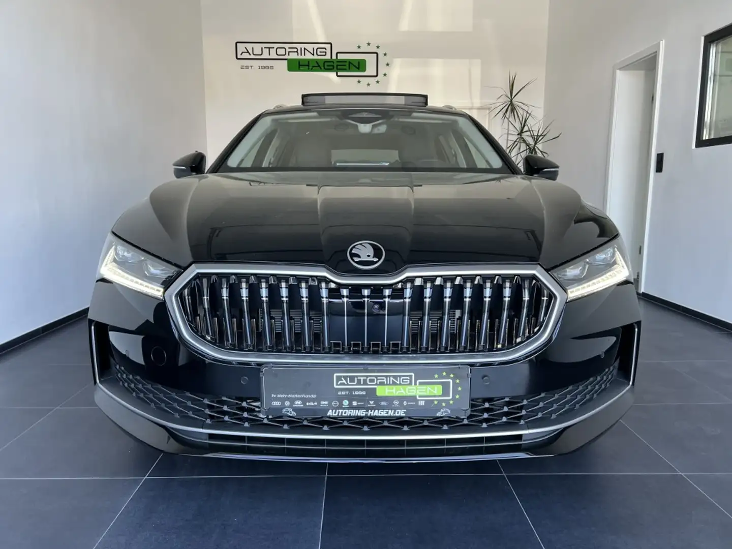 Skoda Superb iV Plug-in Hybrid L&K DSG Alle Pakete! Schwarz - 2