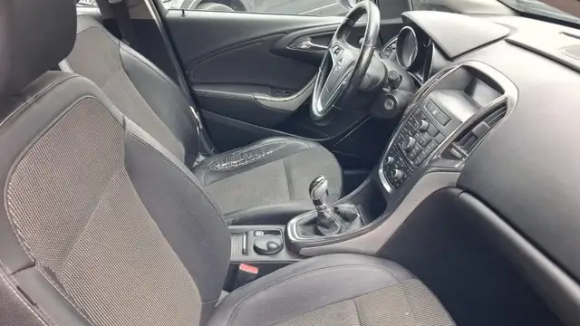 Opel Astra view 13