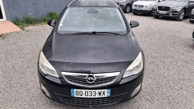 Opel Astra view 2