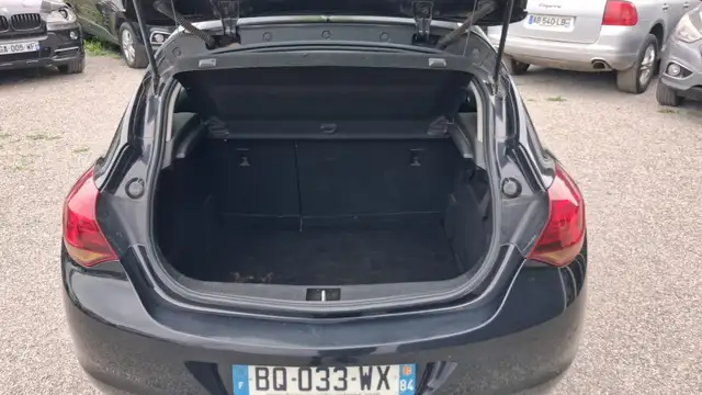 Opel Astra view 11