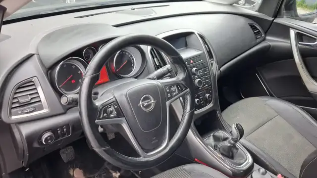 Opel Astra view 8
