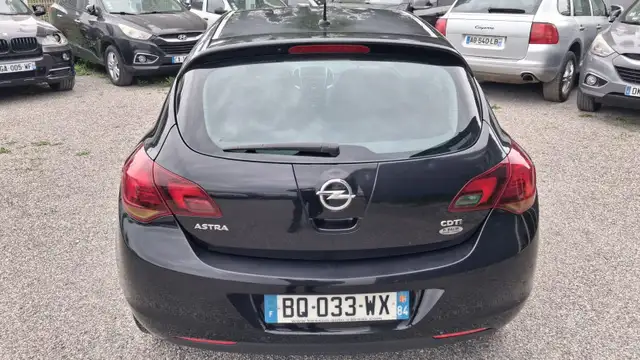 Opel Astra view 4