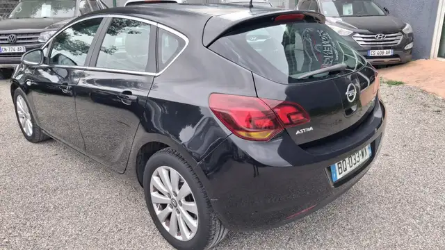 Opel Astra view 3