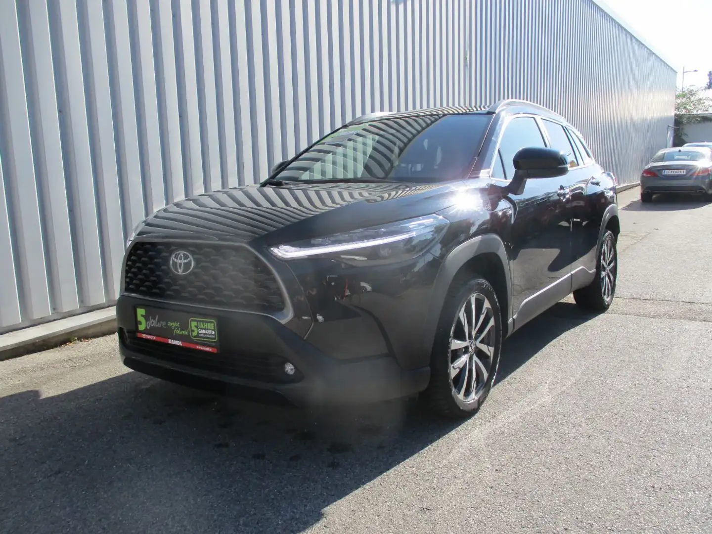 Toyota Corolla Cross 1.8 FWD Active Drive ACC+LED+Navi Schwarz - 2