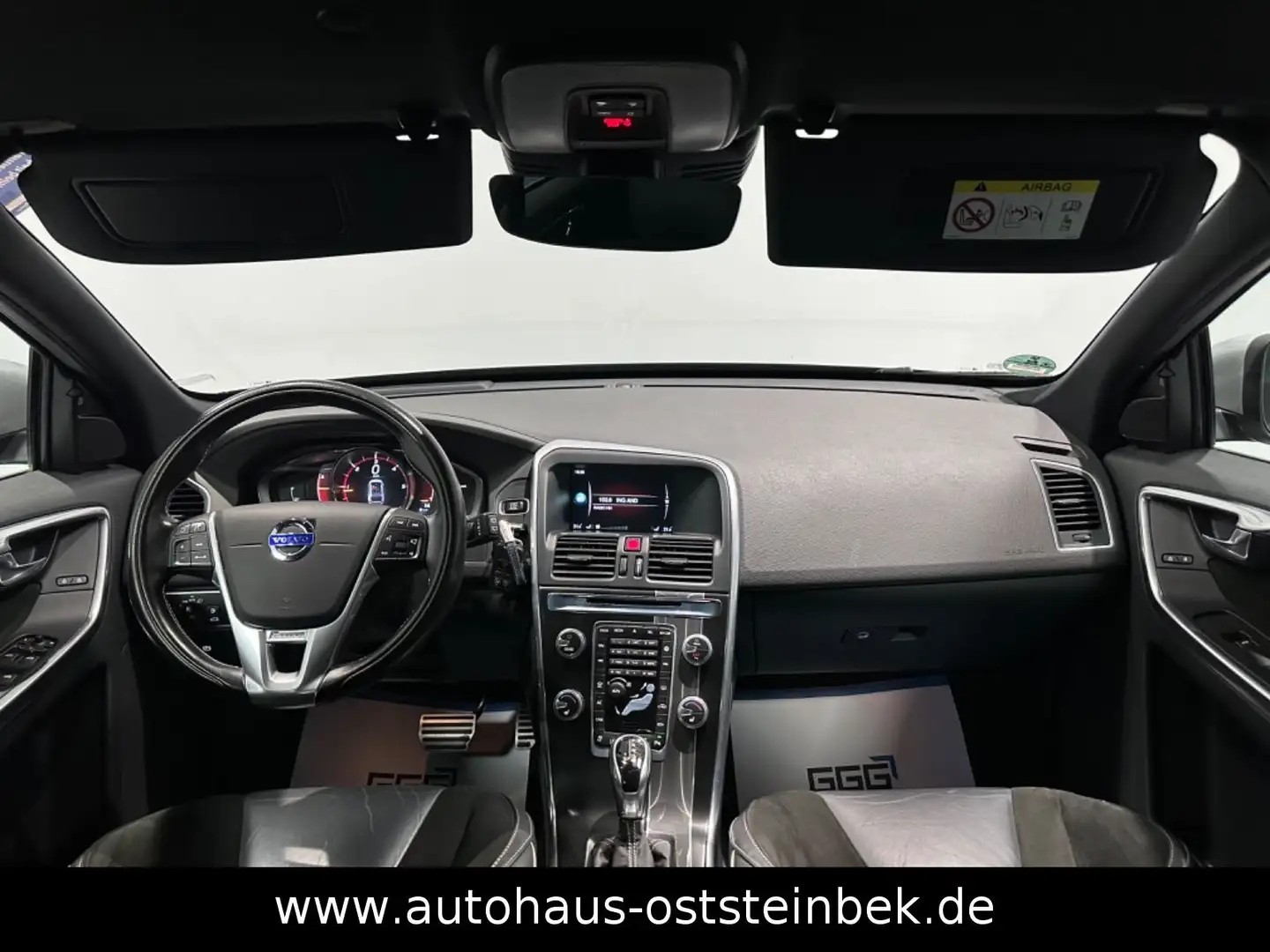 Volvo XC60 MOMENTUM 2WD/R-DESIGN/XENON/MEMORY/1-HAND/ Schwarz - 2