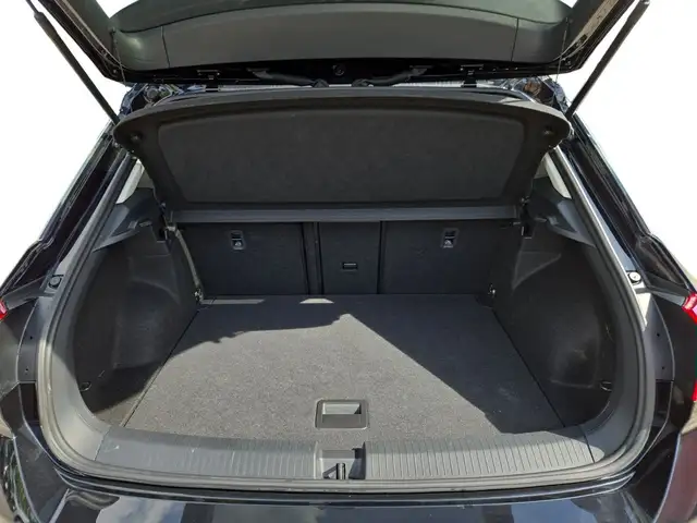 Volkswagen T-Roc view 14